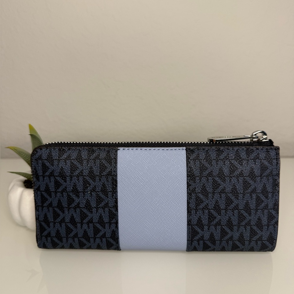 MICHAEL KORS Center Stripe 3/4 Zip Wallet in Admiral / Pale Blue NWT - Picture 4 of 6